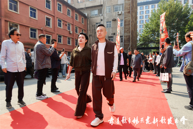 岁月传孝道·歌声诉感恩|杨燕龙新歌《跪天跪地跪父母》西安首发 岁月传孝道·歌声诉感恩|杨燕龙新歌《跪天跪地跪父母》西安首发