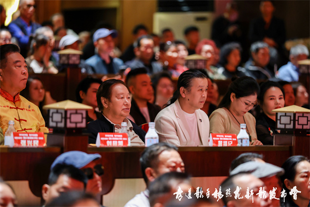 岁月传孝道·歌声诉感恩|杨燕龙新歌《跪天跪地跪父母》西安首发 岁月传孝道·歌声诉感恩|杨燕龙新歌《跪天跪地跪父母》西安首发