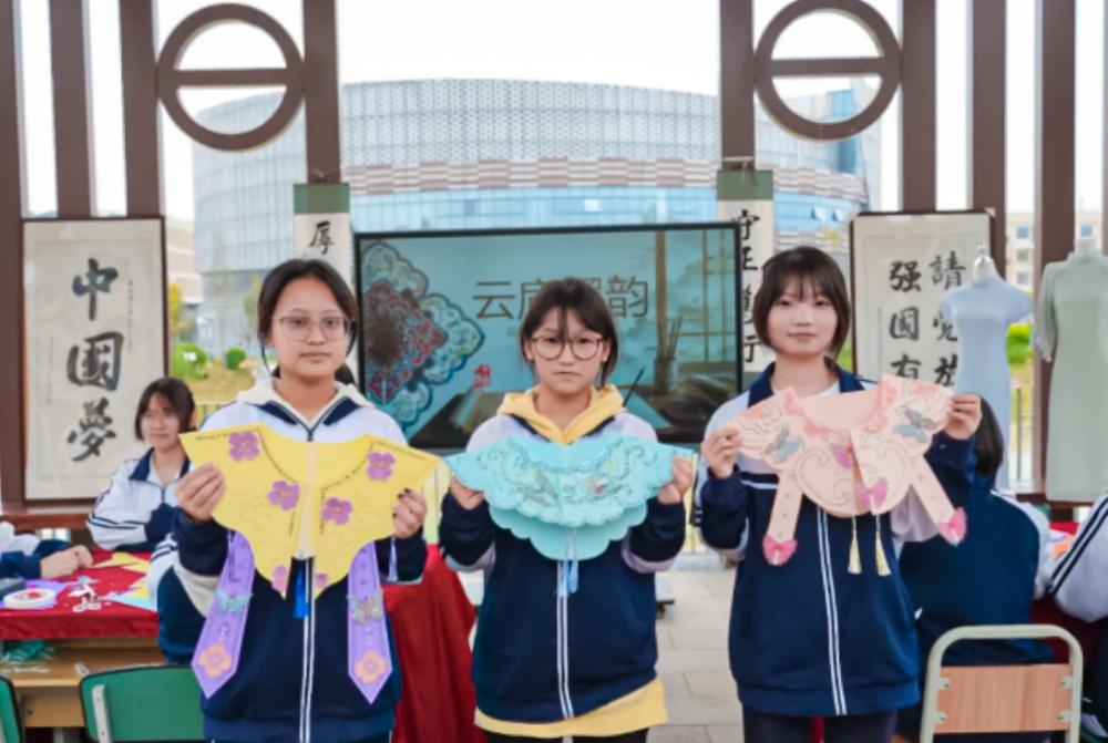 Nanchong Transportation Technical School: Inheriting Intangible Cultural Heritage Cloud Shoulder Ancient Rhyme, Deeply Cultivating Art Education Integration Classroom