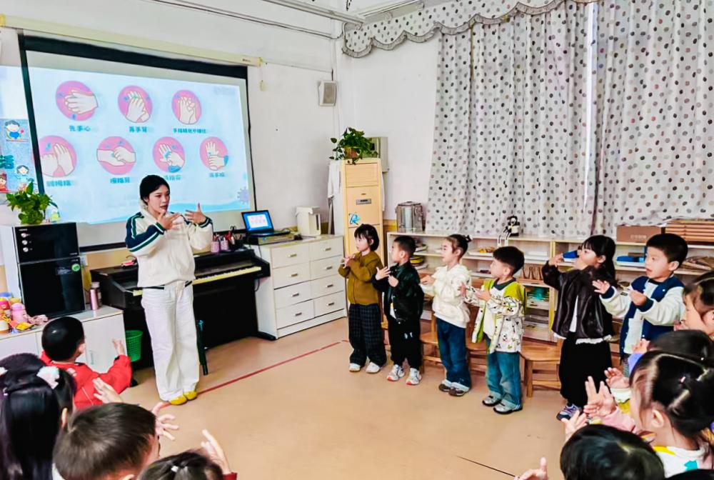 Qingpingguo Kindergarten in Gaoping District, Nanchong City carries out safety education on preventing autumn infectious diseases